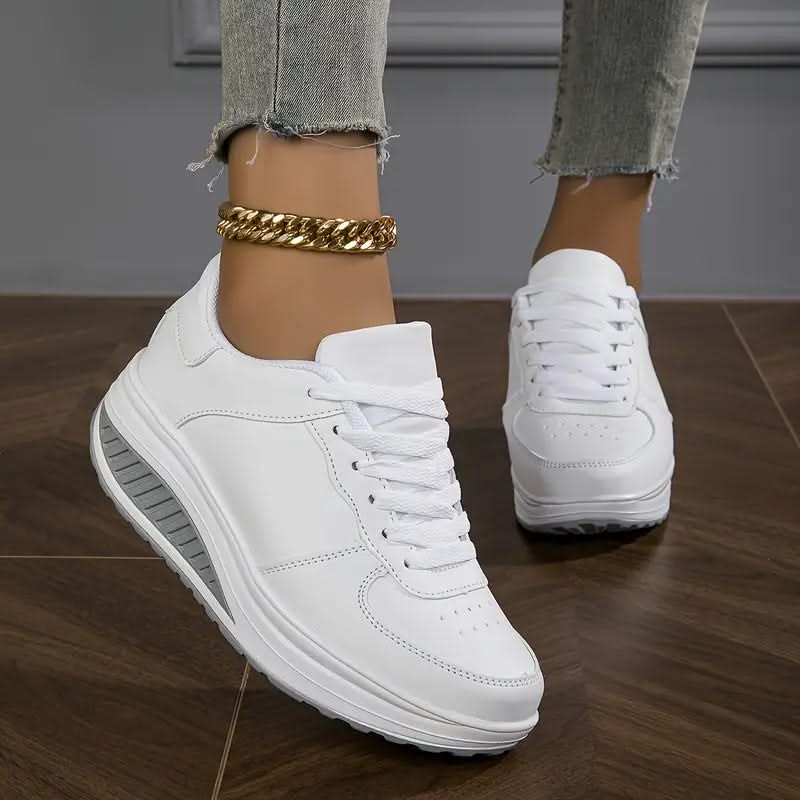 CHLOE LACE-UP SNEAKERS